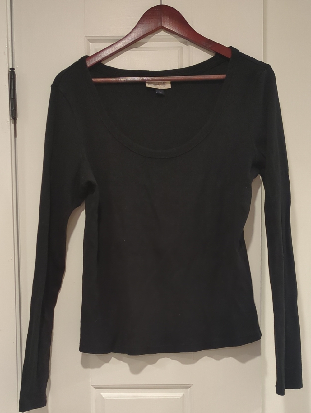 🩷 Universal Thread Black Scoop Neck Long Sleeve Tee